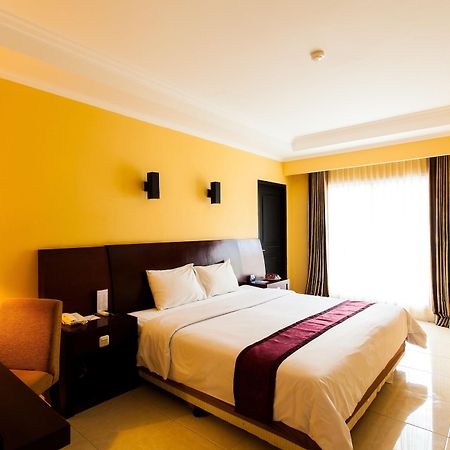 Aston Niu Manokwari Hotel & Conference Center Exterior foto