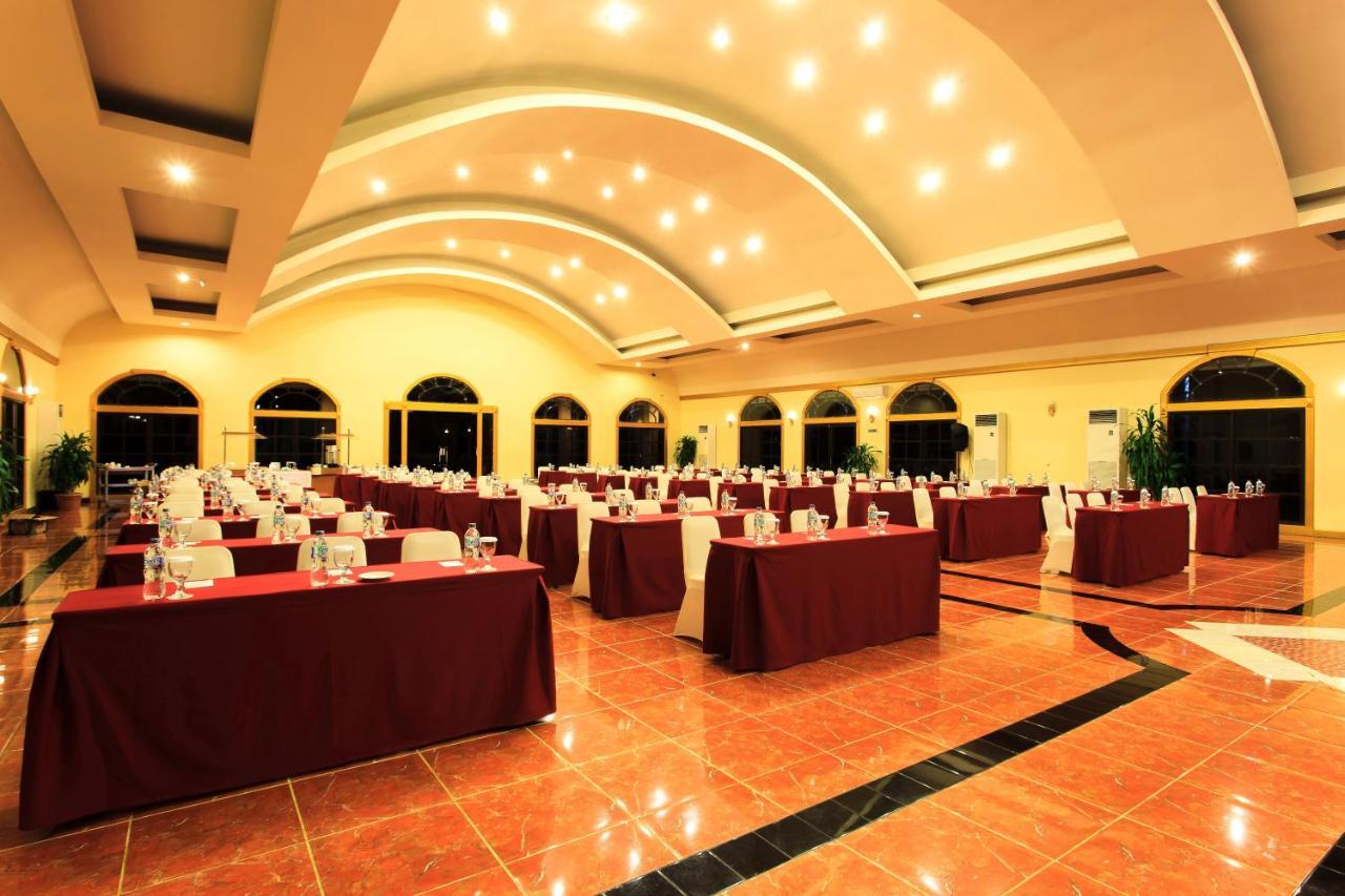 Aston Niu Manokwari Hotel & Conference Center Exterior foto