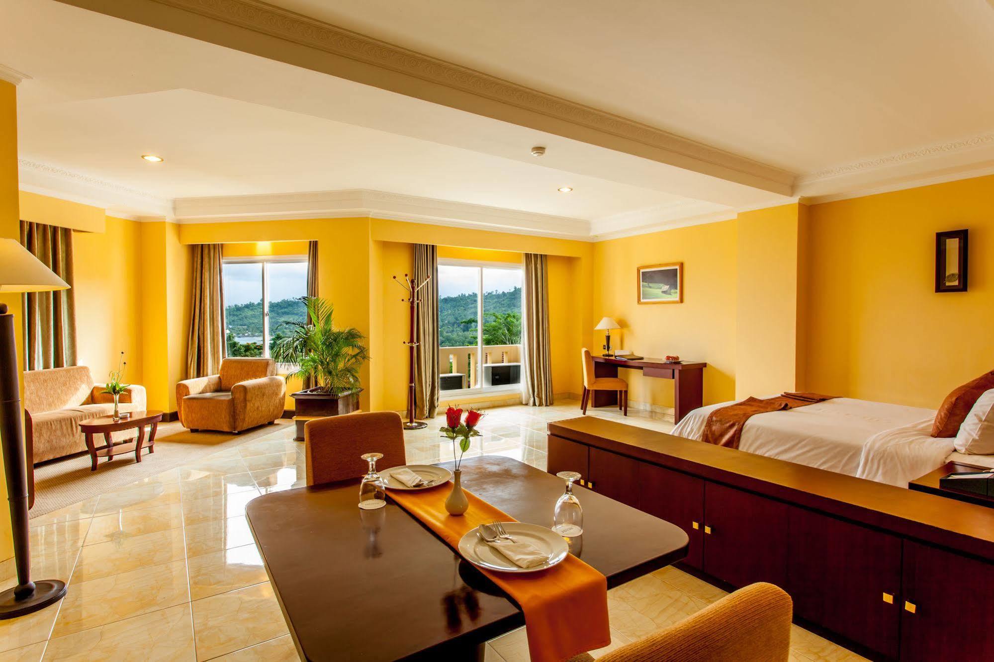Aston Niu Manokwari Hotel & Conference Center Exterior foto