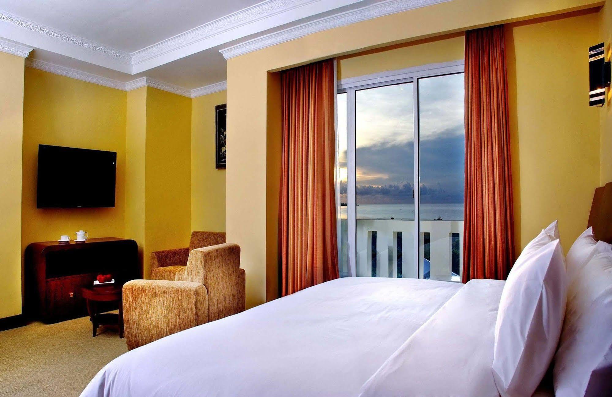 Aston Niu Manokwari Hotel & Conference Center Exterior foto
