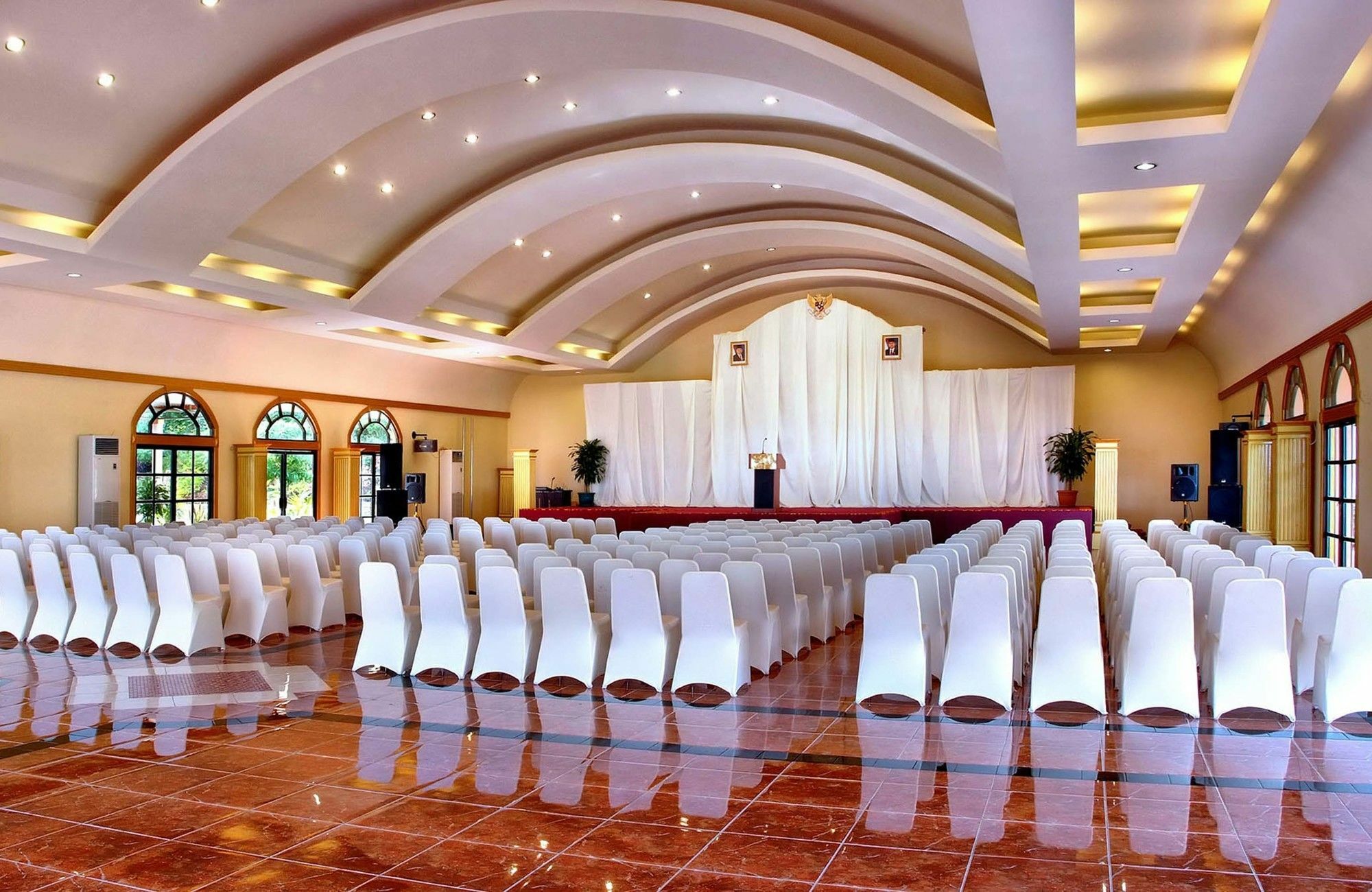 Aston Niu Manokwari Hotel & Conference Center Exterior foto